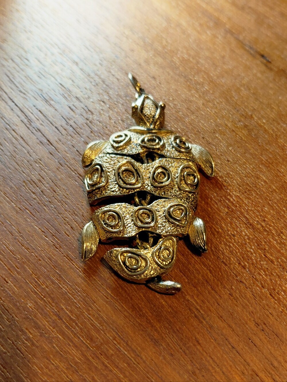 JJ Jonette Articulated Sea Turtle Pendant Brassy Gold EUC So Classic Excellent